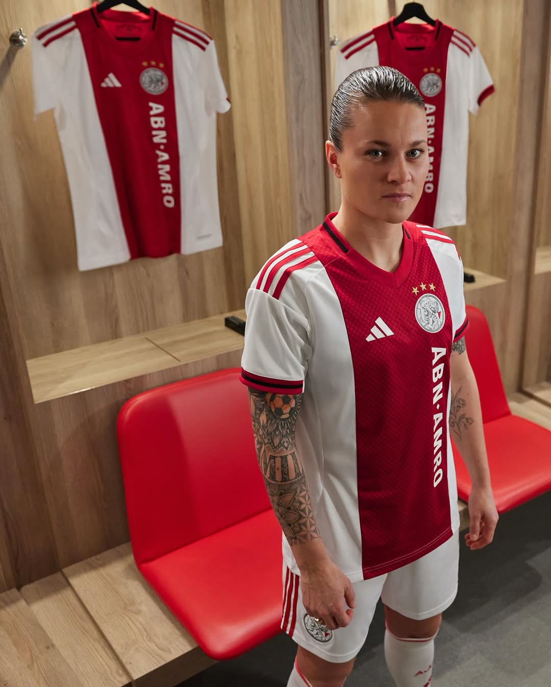 Spitse Sherida wearing Ajax 2025-2026 home kit