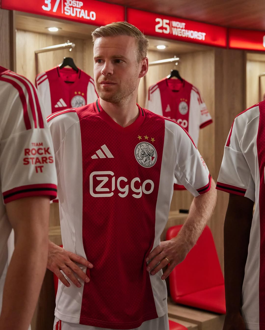 Davy Klaassen wearing Ajax 2025-2026 home kit