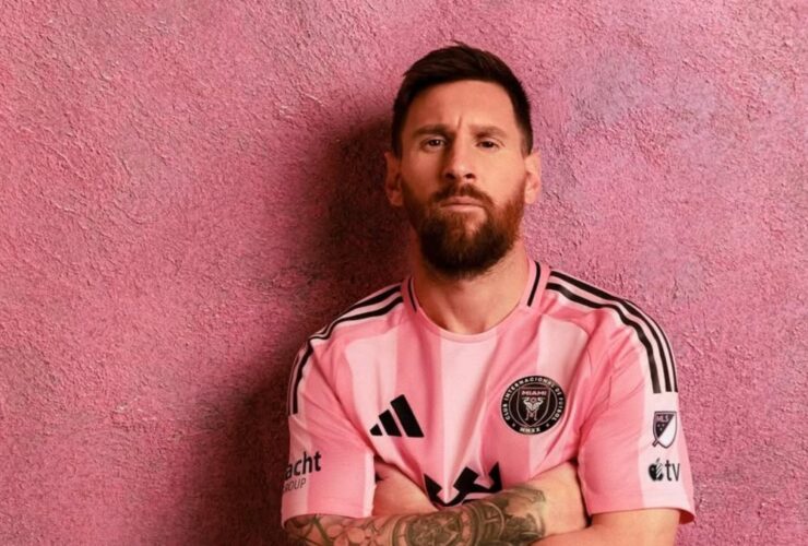 Lionel Messi wearing Inter Miami 2025 home kit