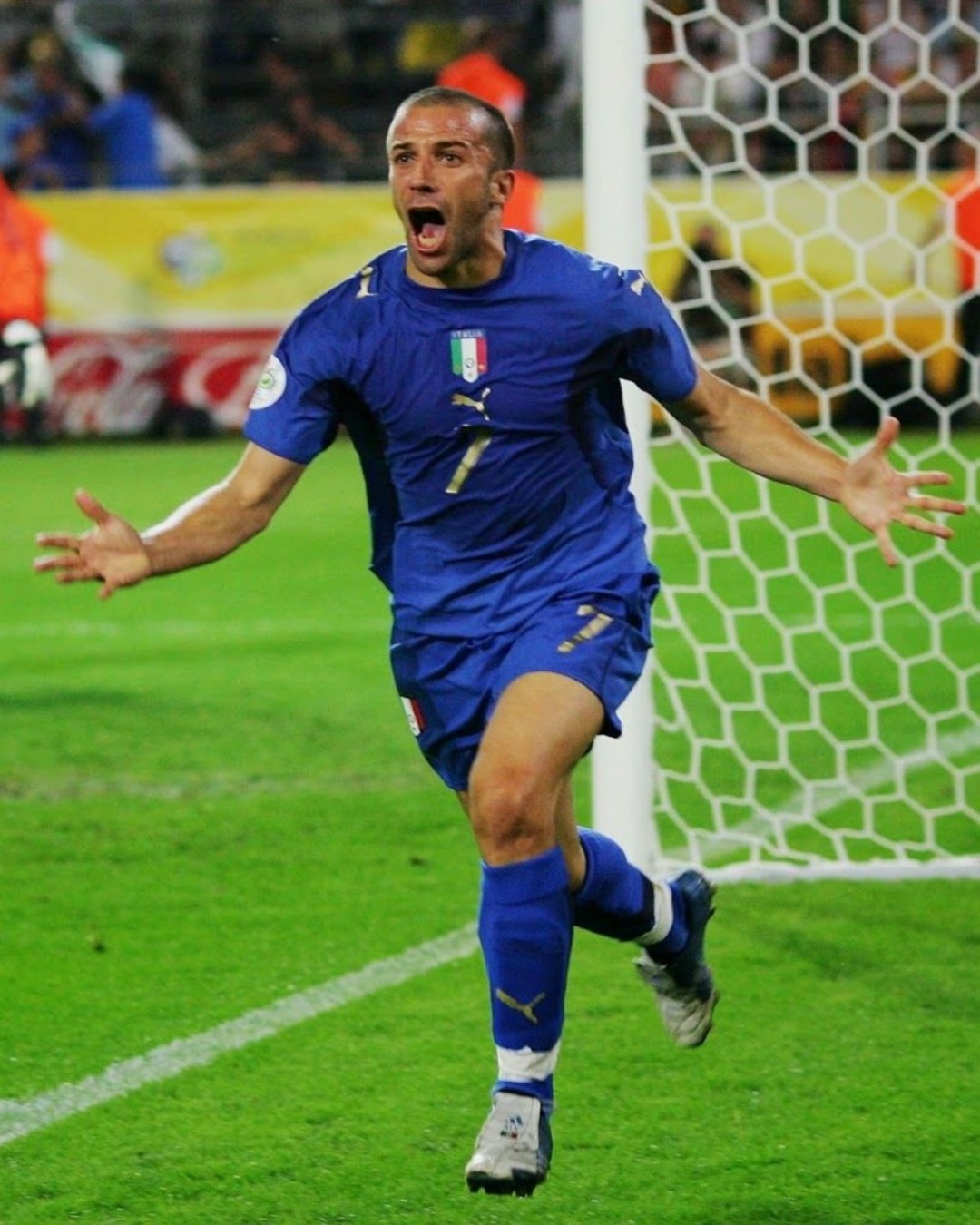 Alessandro Del Piero wearing Italia 2006-2007 Home Kit