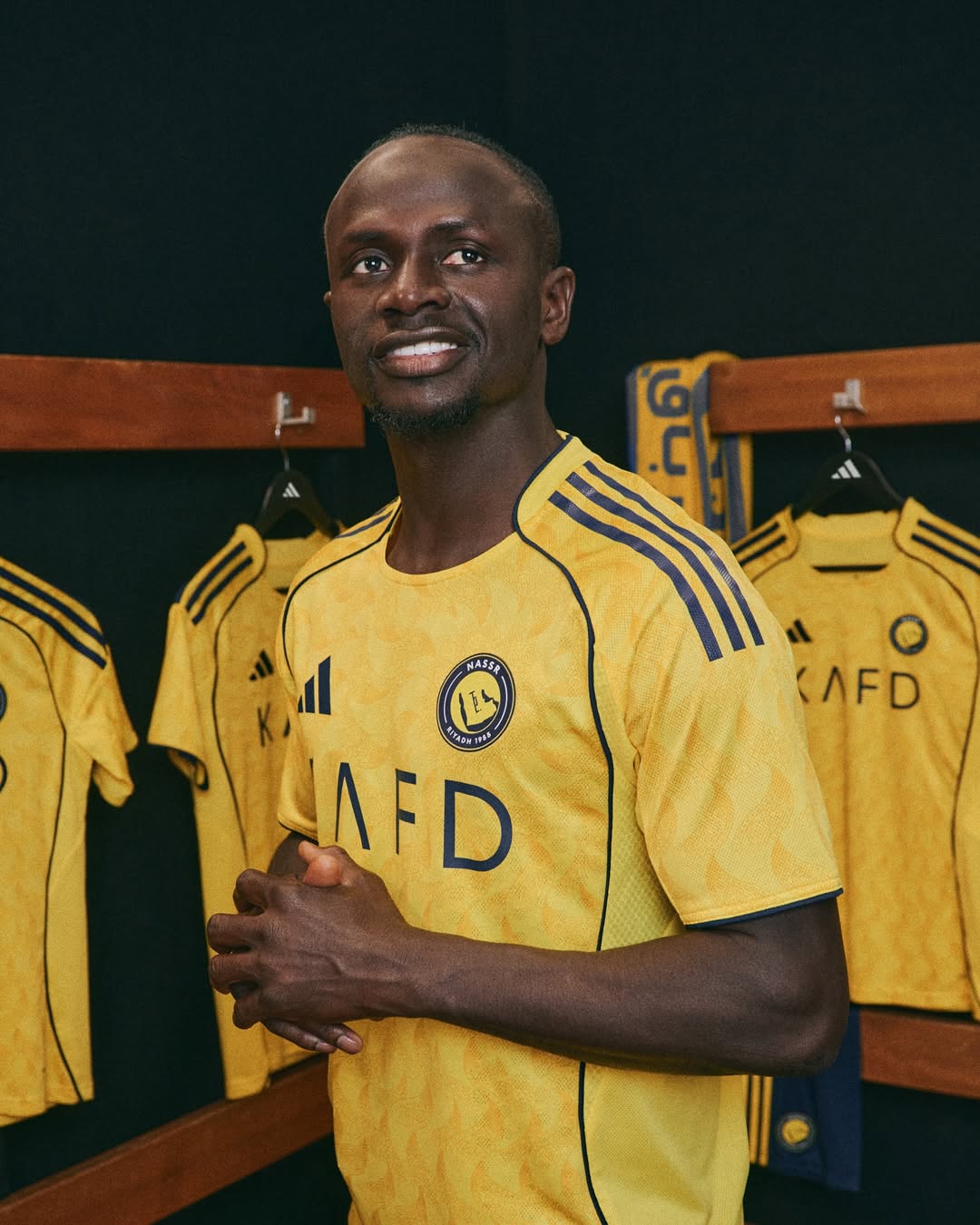 Sadio Manè wearing Al Nassr 25-26 Home Kit