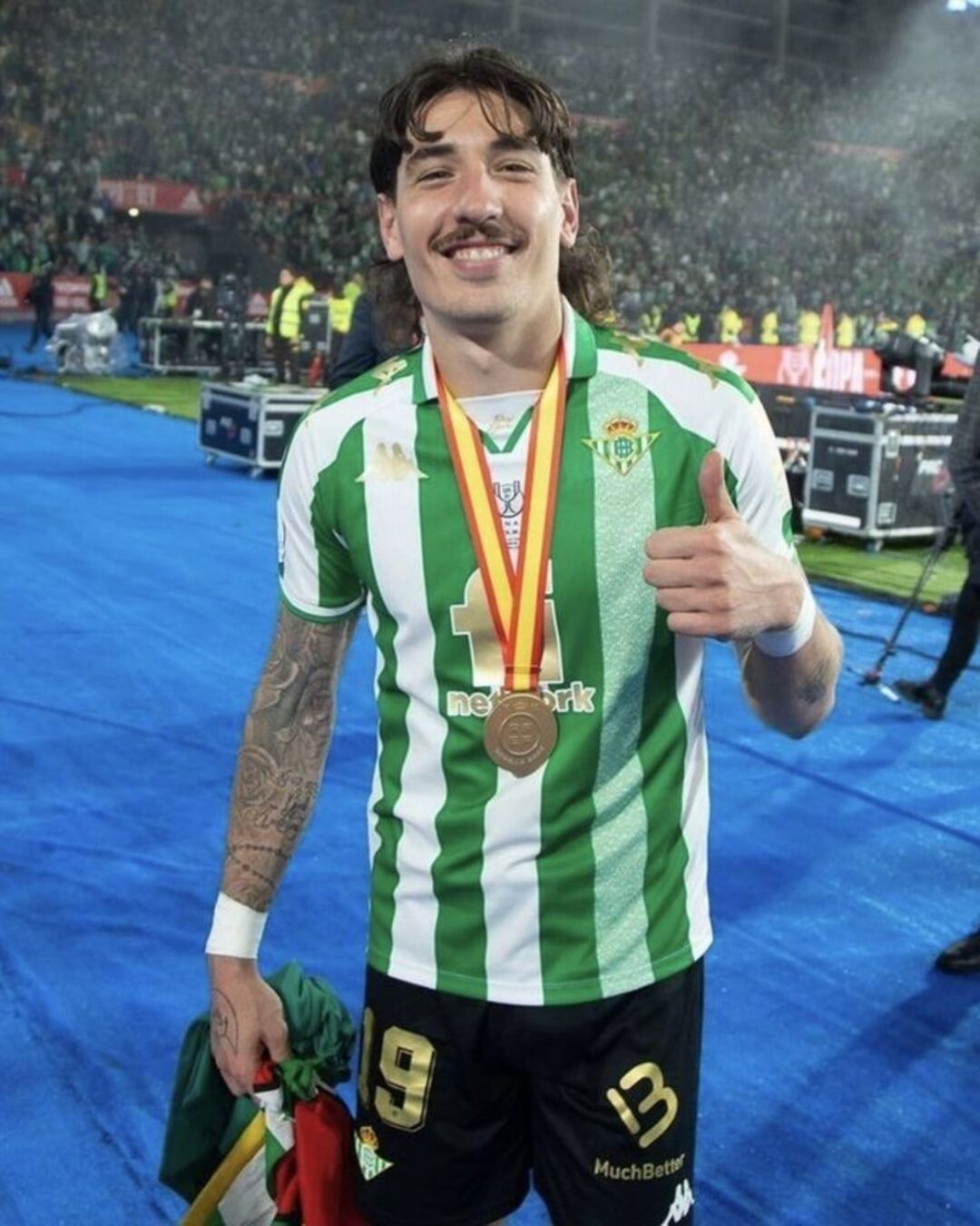 Hector Bellerin celebrating 2020-2021 Copa del Rey Victory