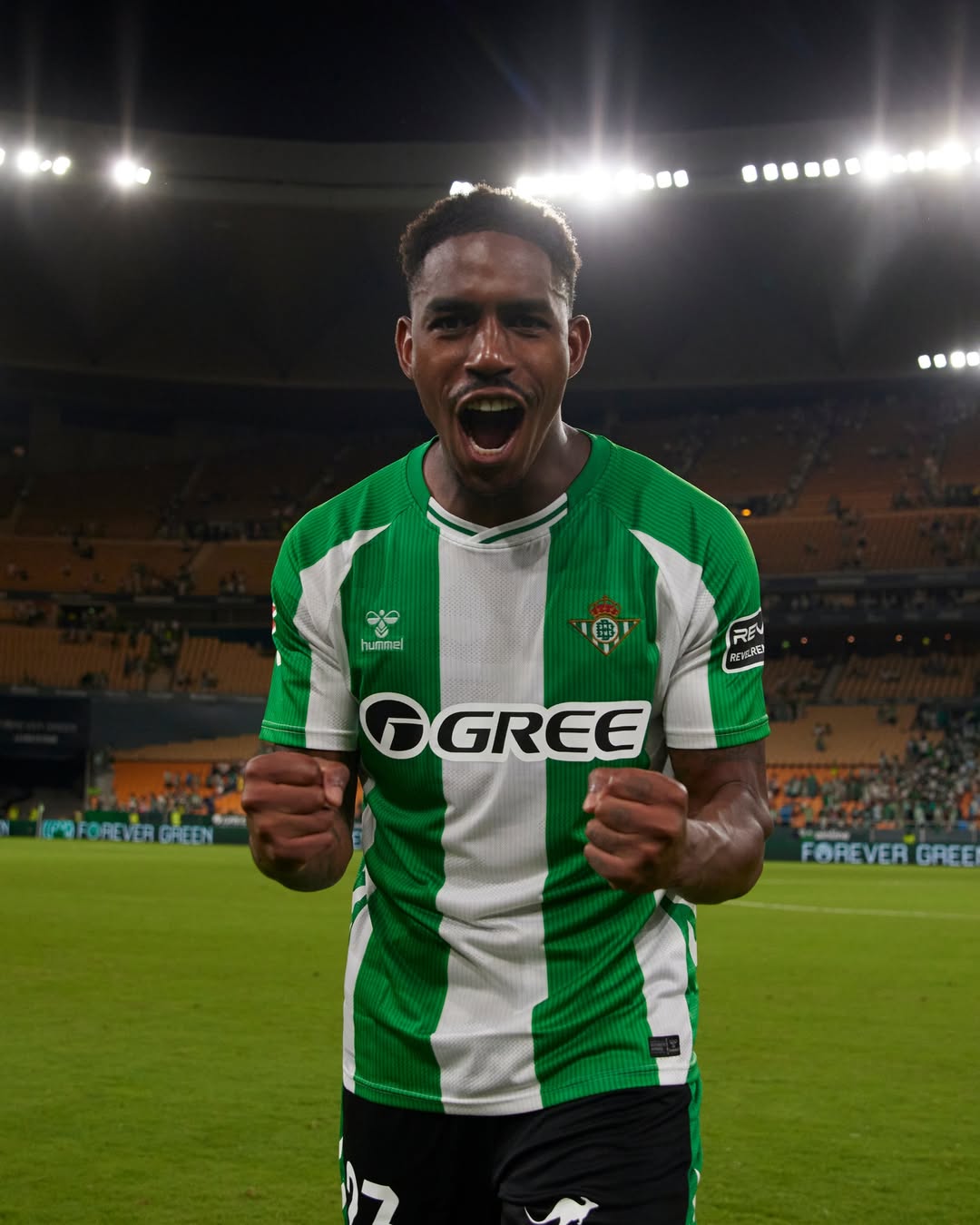 Junior Firpo wearing Real Betis 2025-2026 Home Kit