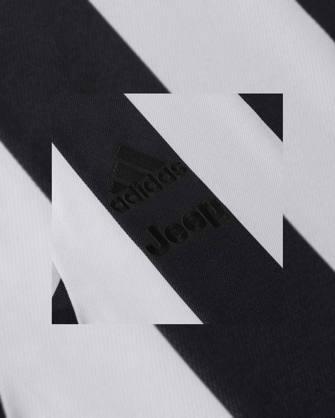 Juventus 120th Anniversary Home Jersey zoom on the sponsors