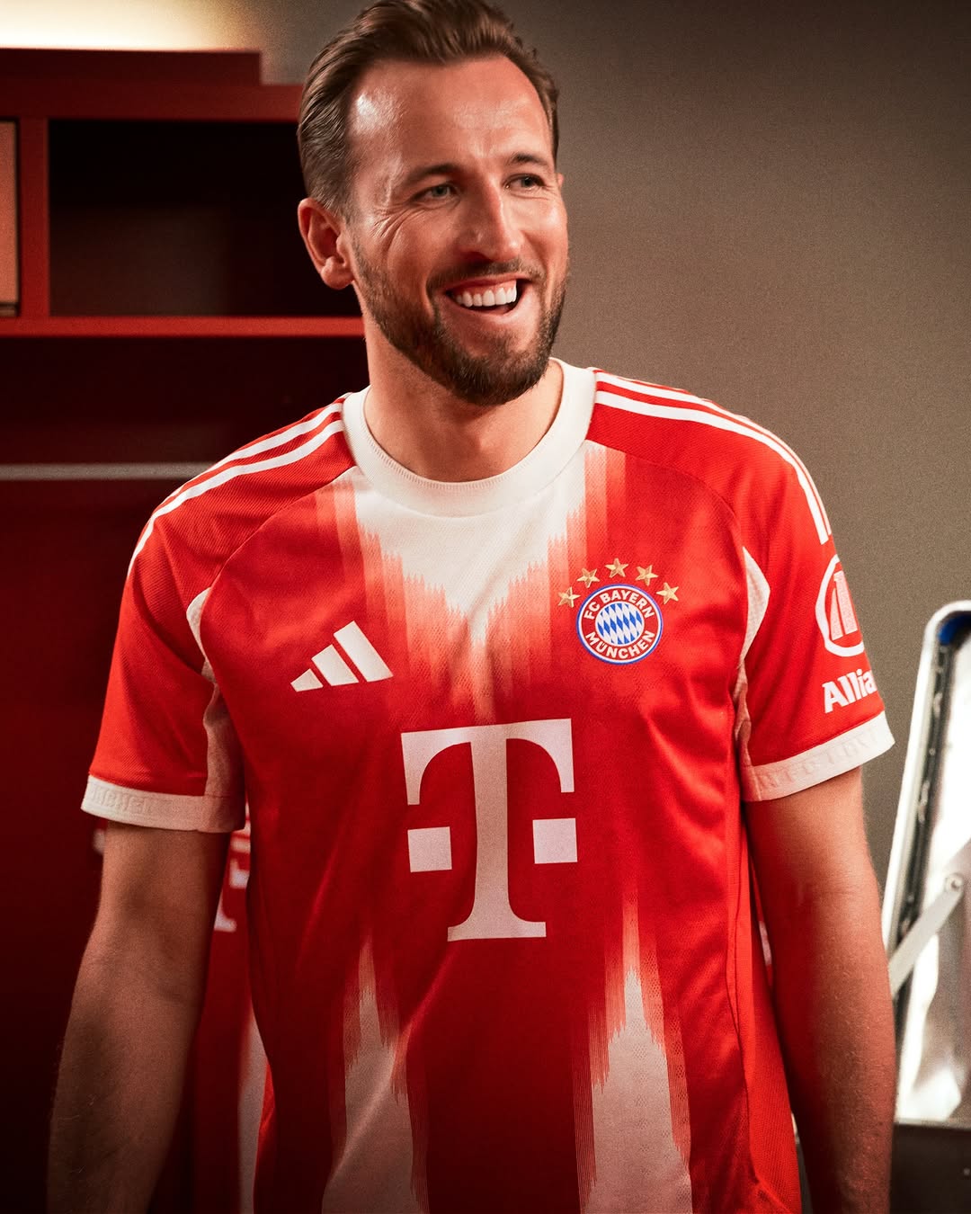 Harry Kane wearing FC Bayern Munich 25-26 first kit