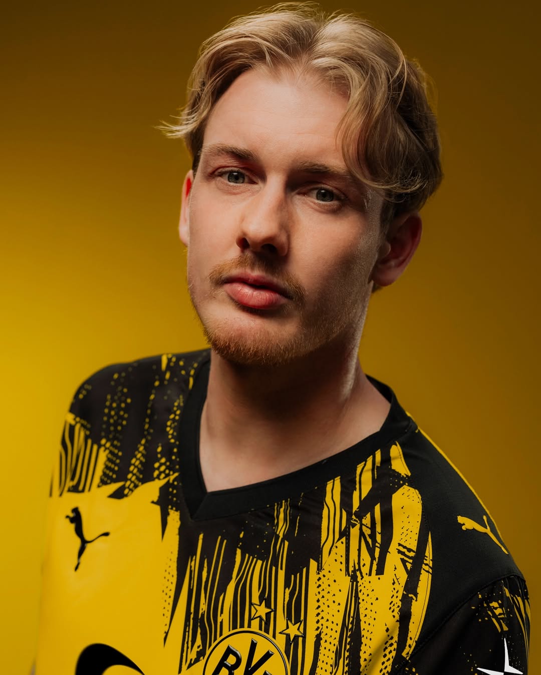 Julian Brandt wearing Borussia Dortmund 2025-2026 Home Kit