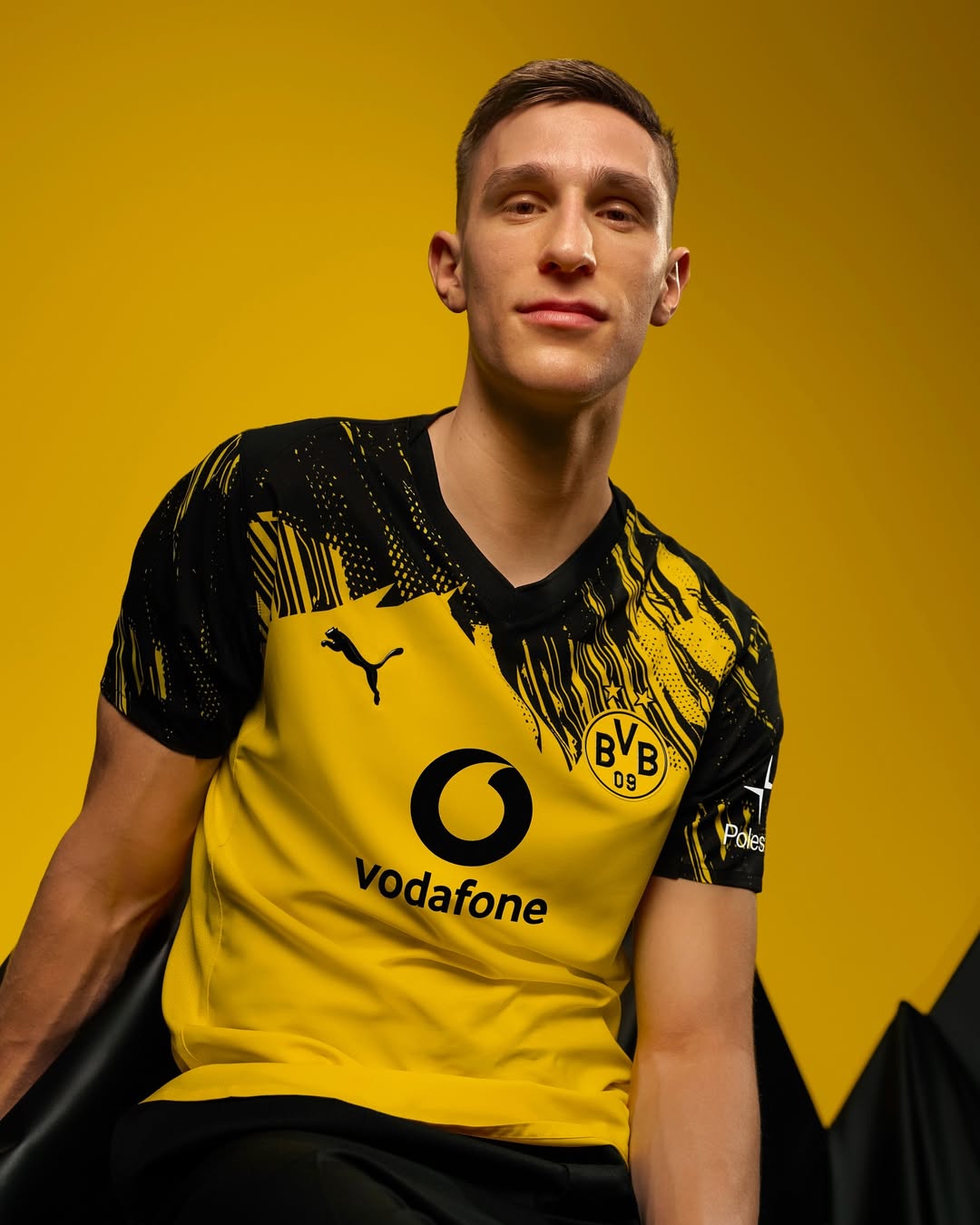Nico Schlotterbeck
wearing Borussia Dortmund 2025-2026 Home Kit