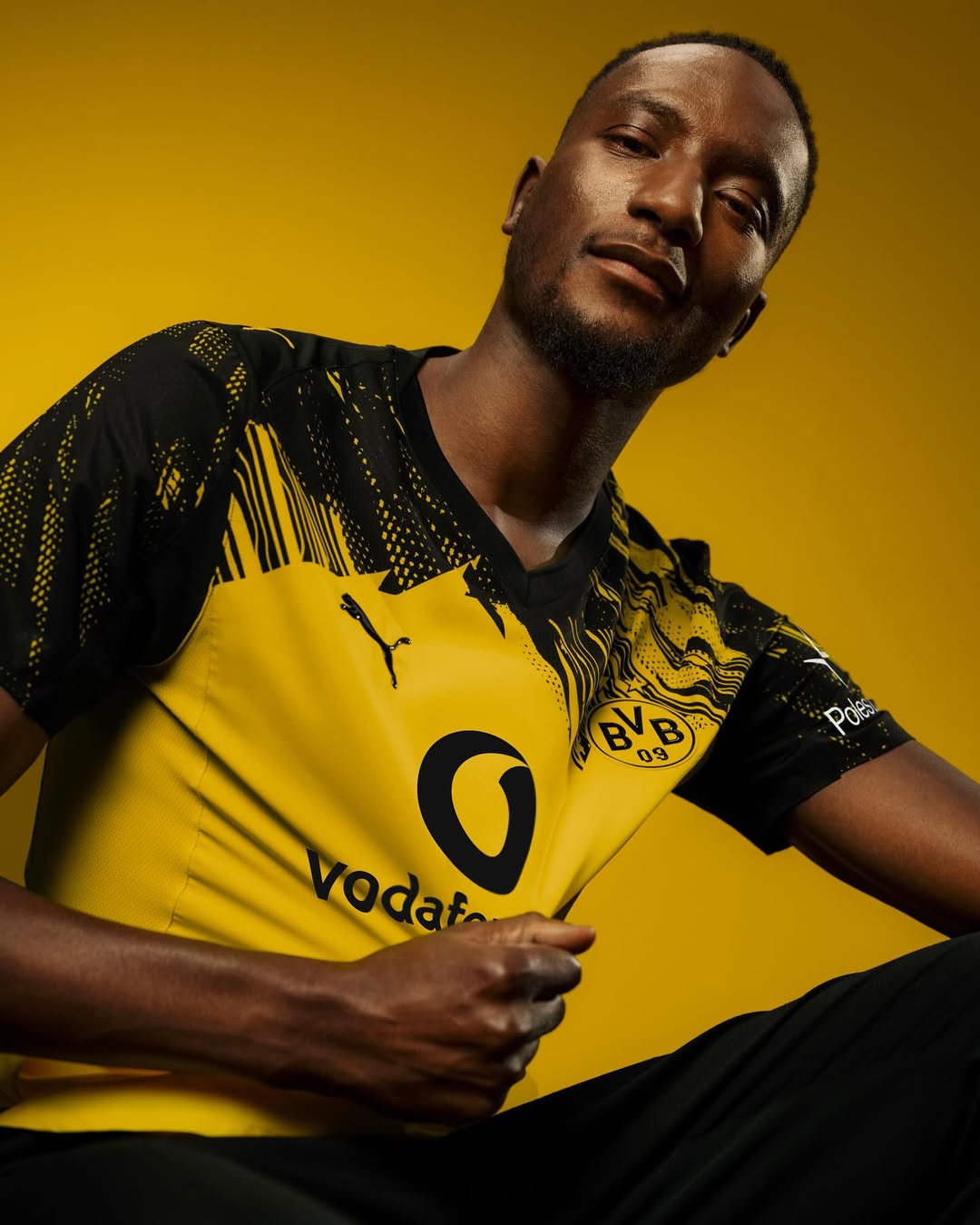 Serhou Guirassy
wearing Borussia Dortmund 2025-2026 Home Kit