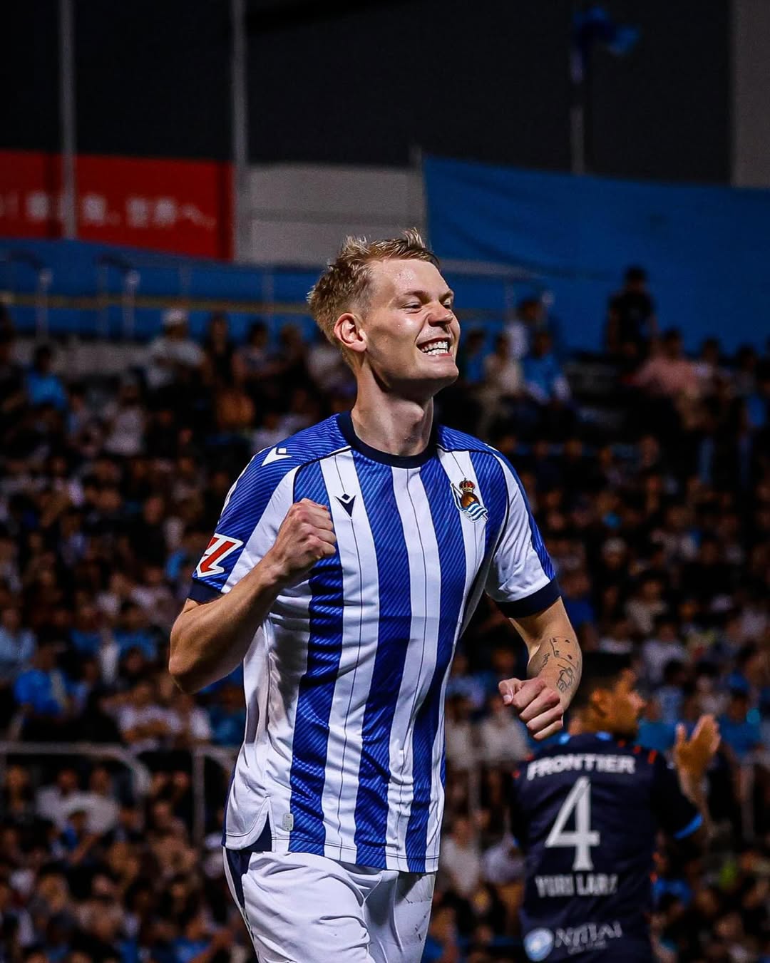 Real Sociedad's player wearing Real Sociedad 2025-2026 home kit