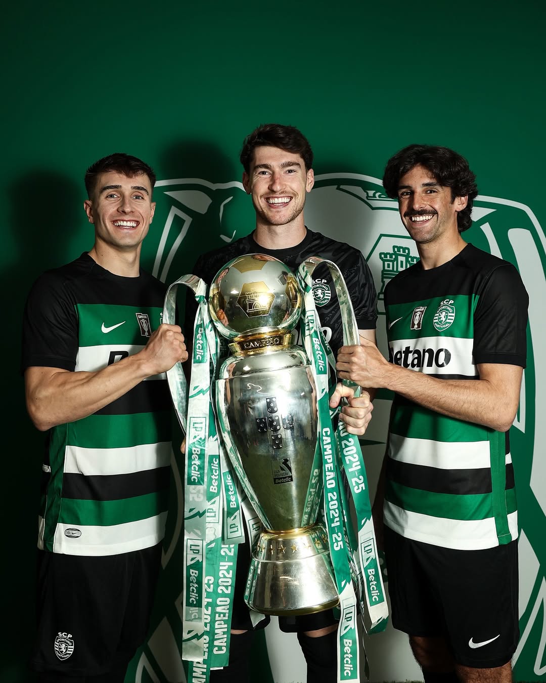 Sporting CP players celebrating 2024-2025 Championship Victory