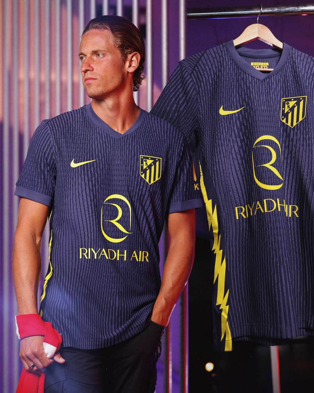 Marcos Llorente wearing Atletico Madrid 2025-2026 away kit