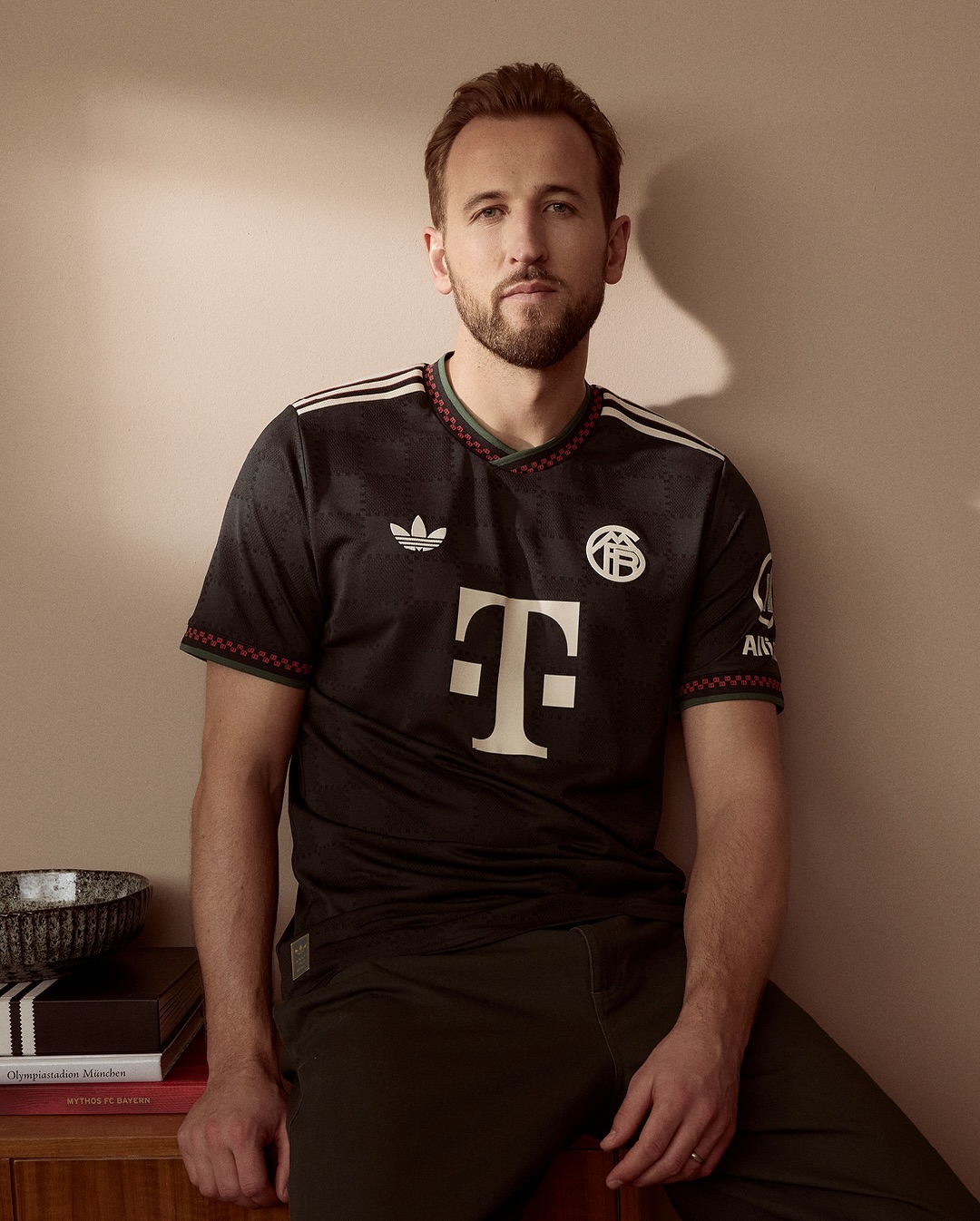 Harry Kane wearing Bayern Munchen 2025-2026 third kit