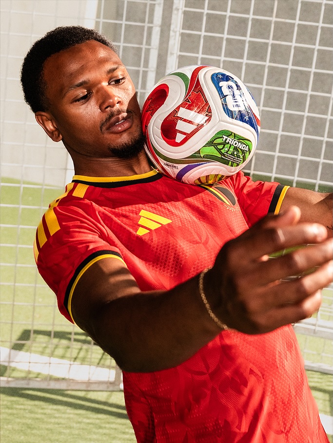 Lois Openda wearing Belgium world cup home kit