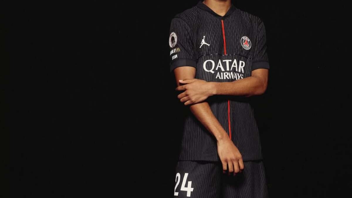 Featured Paris Saint Germain 2025-2026 fourth kit