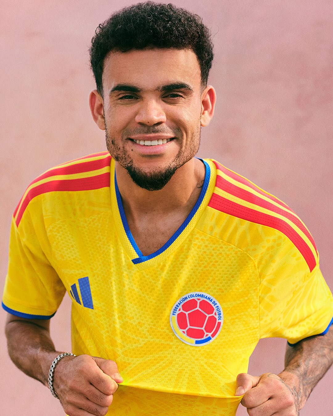 Luis Diaz wearing Colombia 2026 World cup kit