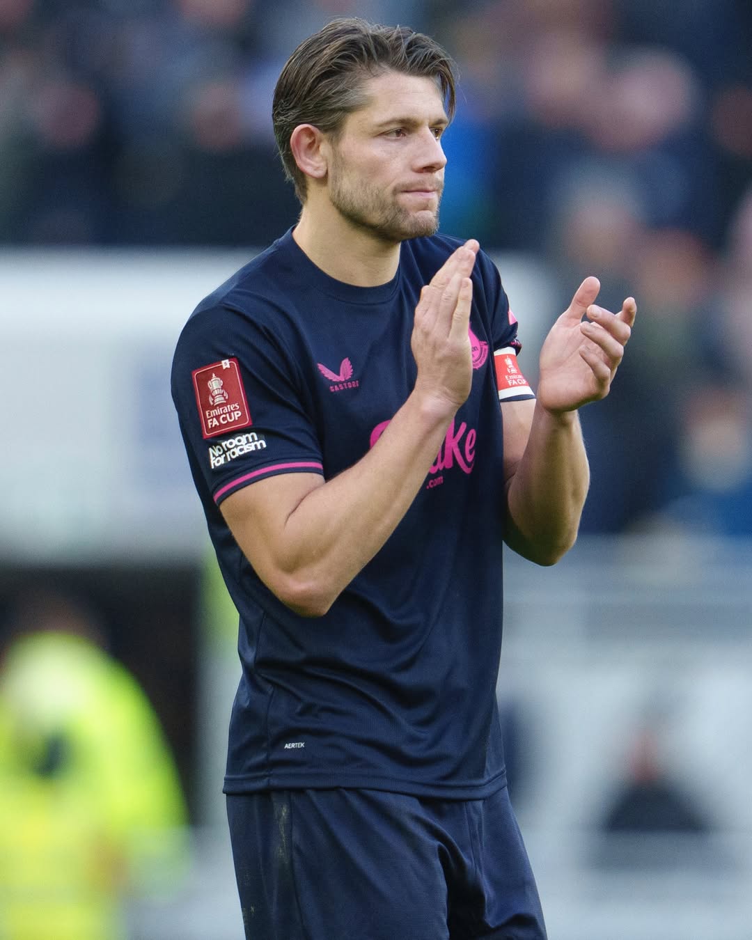 Player of Everton wearing Everton 2025-2026 fourth kit during its debut match