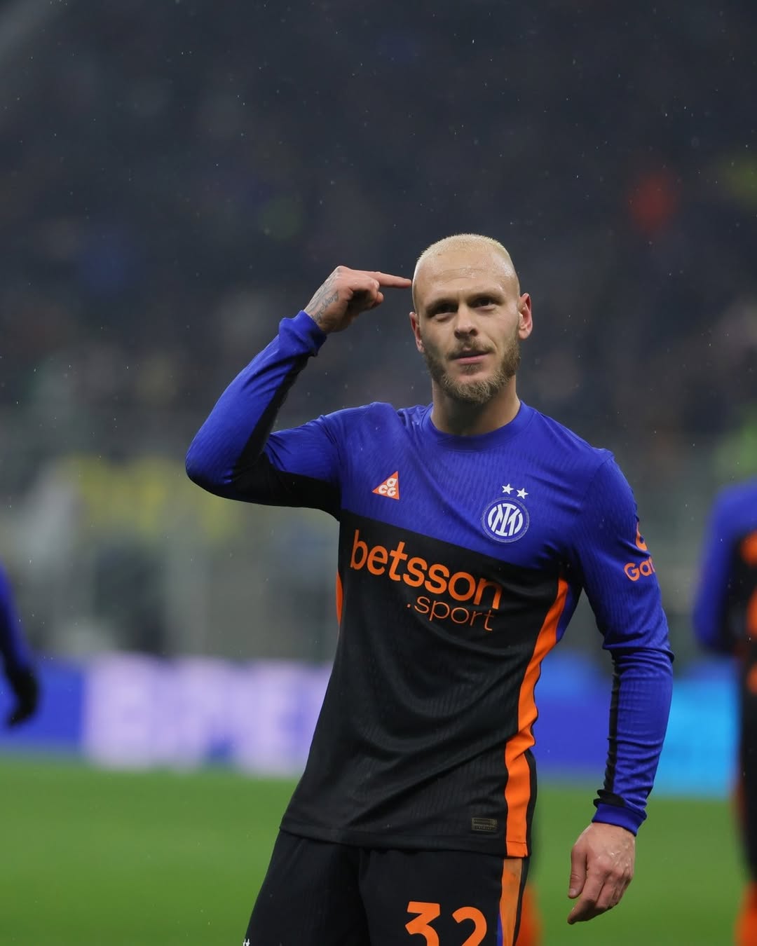 Federico Dimarco wearing Inter 2025-2026 fourth kit