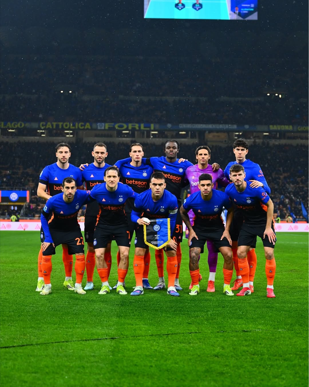 Inter's team wearing Inter 2025-2026 fourth kit
