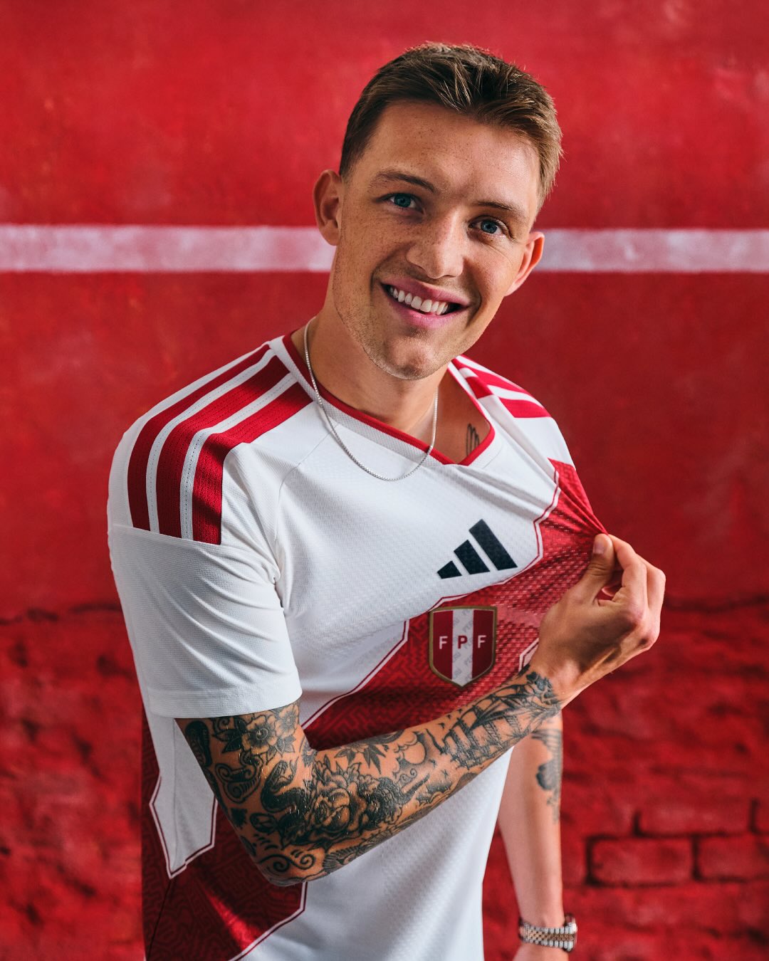 Player of Perù wearing Perù 2026 home kit