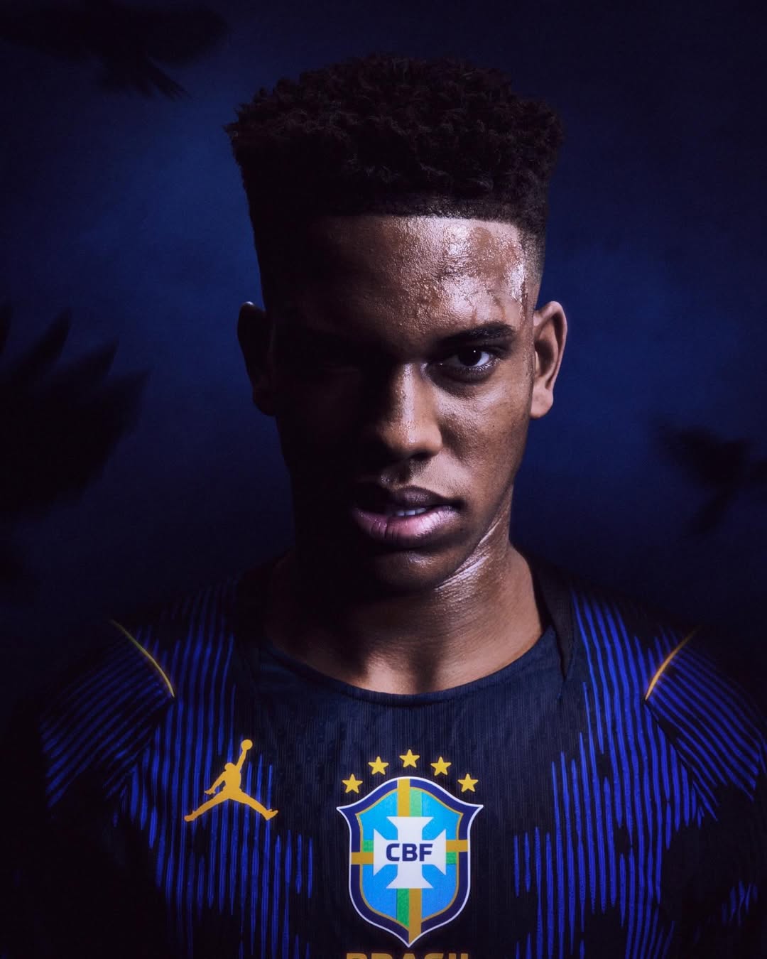 Vitor Roque wearing Brazil 2026 away kit