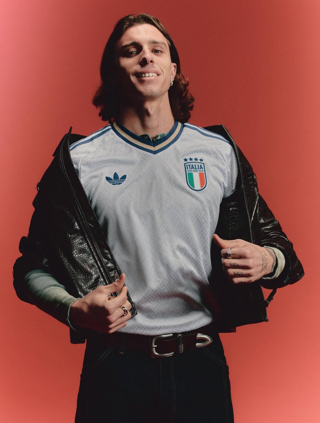 Riccardo Calafiori wearing Italia 2026 away kit
